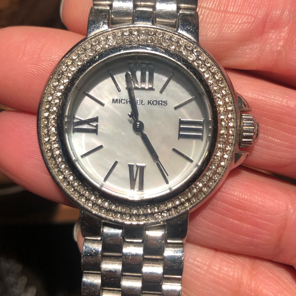 Silver Micheal Kors watch 🤍